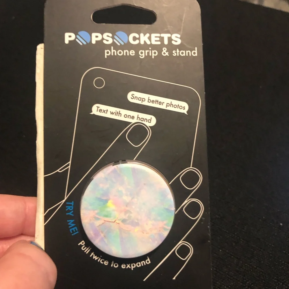 PopSocket phone grip